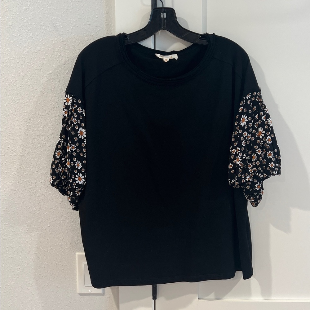 Listicle Floral Sleeve Top